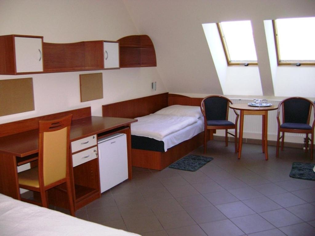 Karoly Robert Diakhotel Gyongyos Bilik gambar